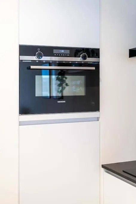 Amazing 1Br Apartment In Антверпен