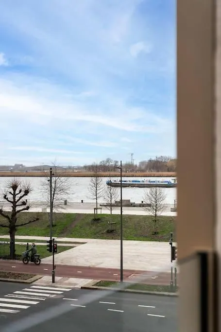 Amazing 1Br Apartment In Антверпен
